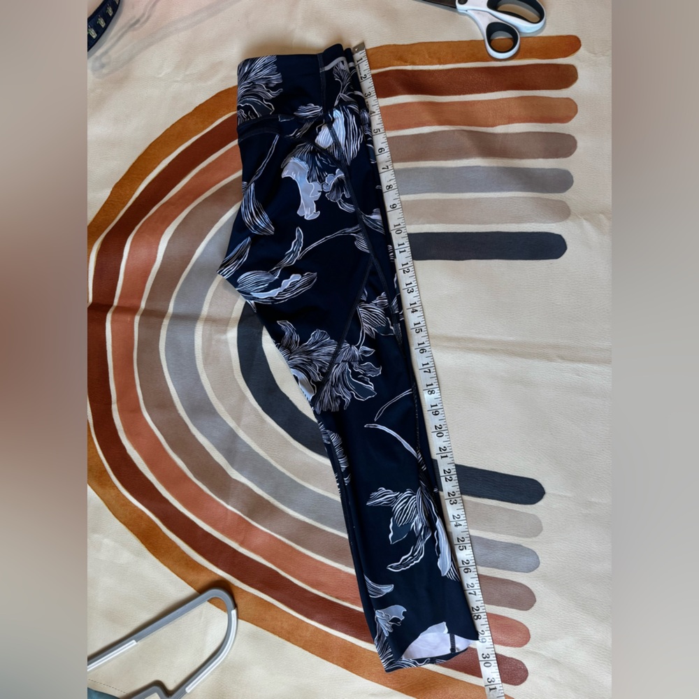 Athleta Floral Sonic Capri leggings - Picture 8 of 10